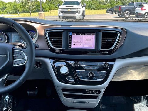 Used 2024 Chrysler Voyager LX FWD image 12