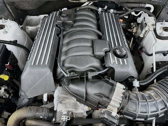 Used 2018 Dodge Durango SRT w/ Technology Group AWD/4WD image 34