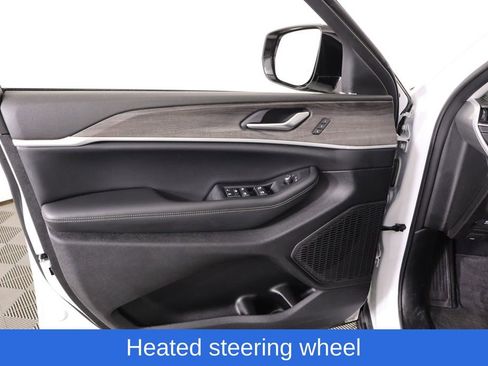 Used 2023 Jeep Grand Cherokee Limited image 11