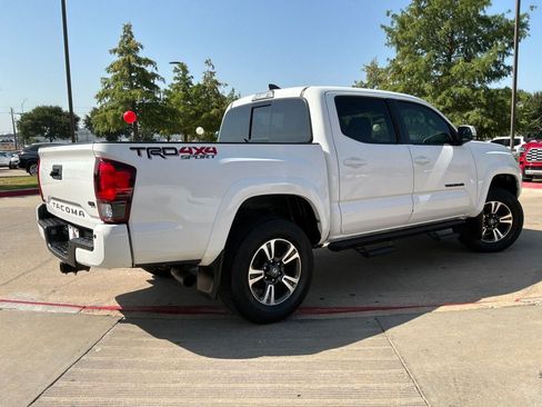 Used 2019 Toyota Tacoma TRD Sport w/ Technology Package AWD/4WD image 6