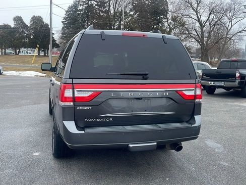 Used 2017 Lincoln Navigator Select image 26
