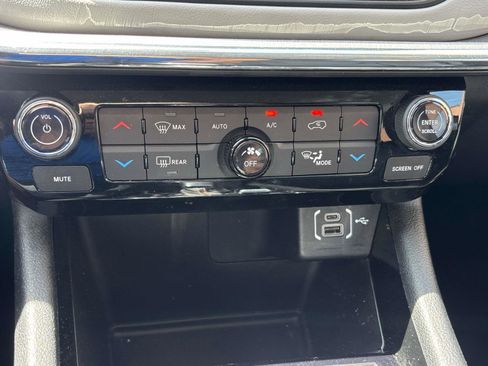 Used 2022 Jeep Compass Limited image 21