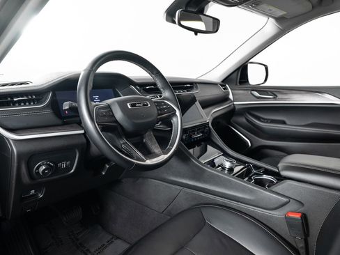 Used 2022 Jeep Grand Cherokee L Limited image 12