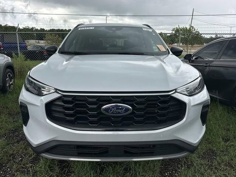 Certified 2025 Ford Escape ST-Line AWD/4WD image 3