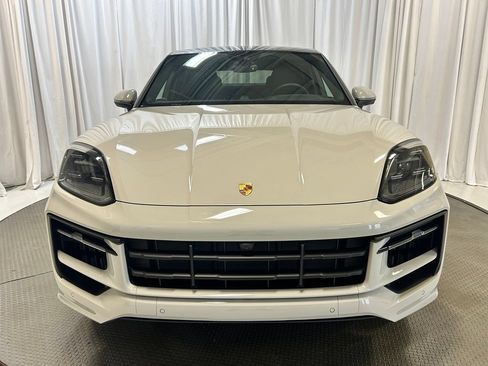 Certified 2026 Porsche Cayenne Coupe AWD/4WD image 32