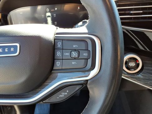 Used 2022 Jeep Wagoneer Series III w/ Premium Group I image 23