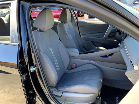 Used 2025 Hyundai Elantra Sport image 9