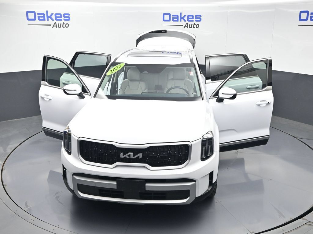 Used 2025 Kia Telluride EX w/ EX Captain's Chair Package FWD image 60