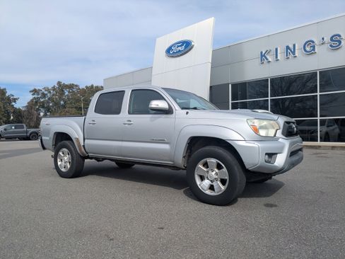 Used 2012 Toyota Tacoma PreRunner image 2