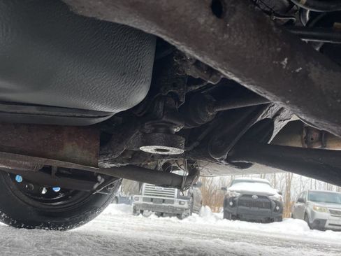 Used 2006 Pontiac Vibe AWD w/ Sun And Sound Package image 22