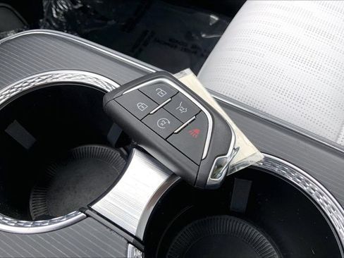 Used 2024 Cadillac Lyriq Luxury AWD/4WD image 11