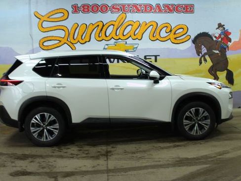 Used 2021 Nissan Rogue SV image 1