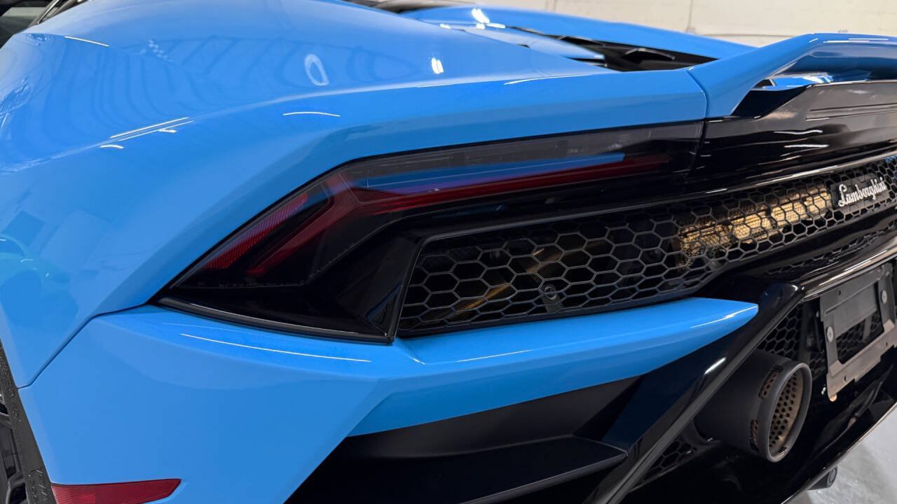 Used 2020 Lamborghini Huracan EVO RWD image 26