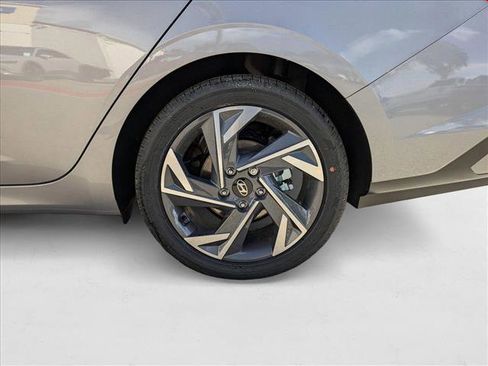 New 2025 Hyundai Elantra SEL image 10