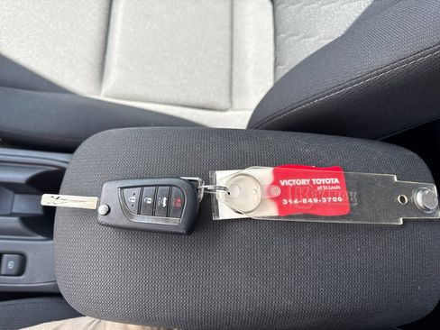Used 2025 Toyota Corolla LE FWD image 9