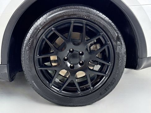 Used 2025 Tesla Model Y Long Range AWD/4WD image 8