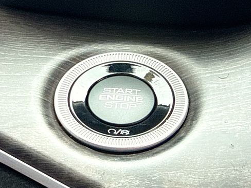 Used 2023 Jeep Grand Cherokee L Limited w/ Luxury Tech Group II image 9