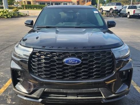 Used 2025 Ford Explorer ST-Line AWD/4WD image 4