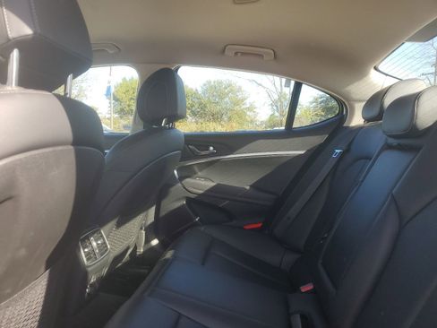 Used 2023 Genesis G70 2.0T image 9