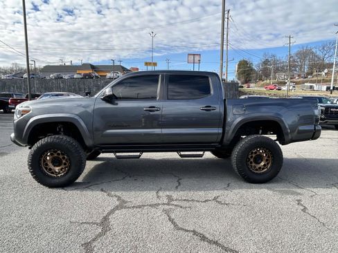 Used 2023 Toyota Tacoma TRD Sport image 6