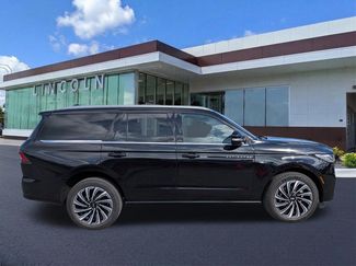Used 2025 Lincoln Navigator Black Label video 4