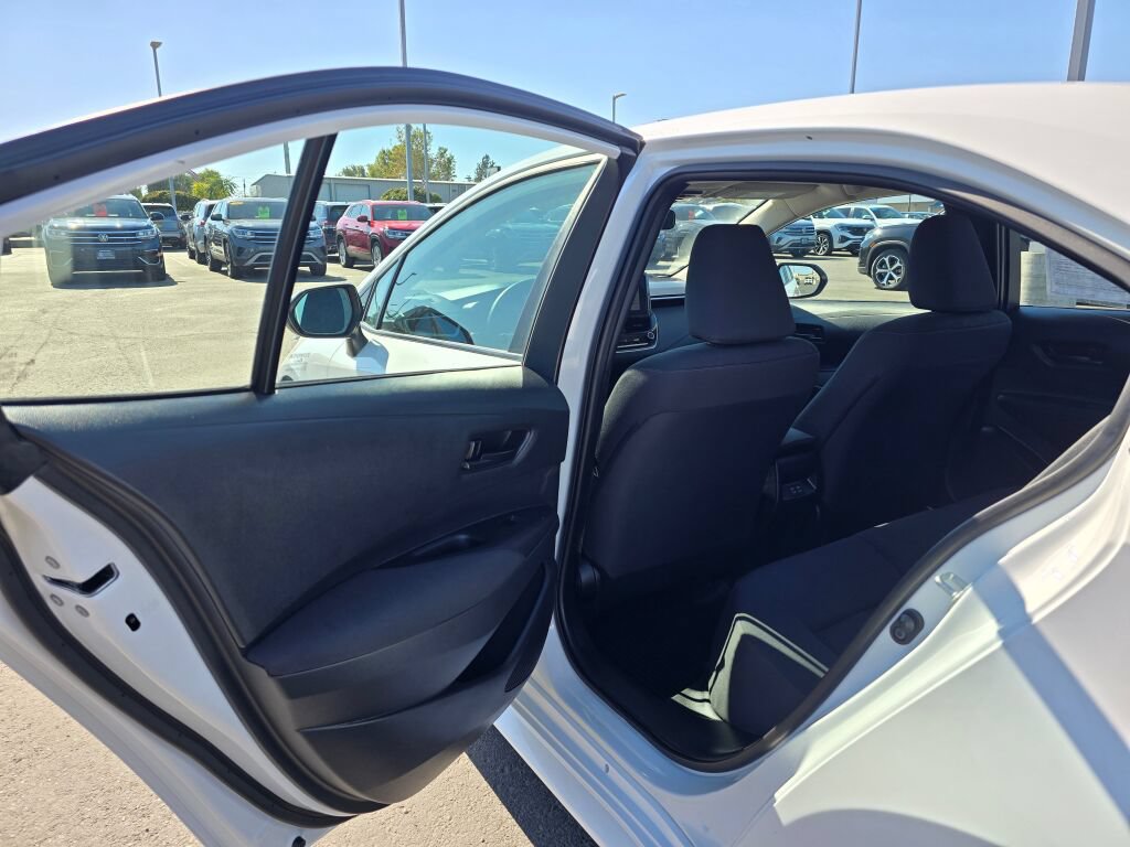 Used 2025 Toyota Corolla LE FWD image 17