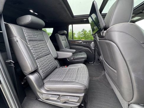 Certified 2024 Cadillac Escalade ESV Premium Luxury Platinum AWD/4WD image 34