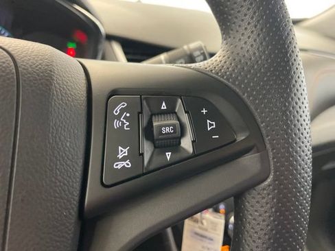 Used 2021 Chevrolet Trax LT FWD image 18