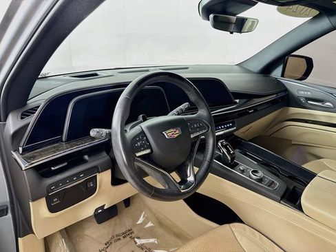 Used 2024 Cadillac Escalade Premium Luxury AWD/4WD image 10