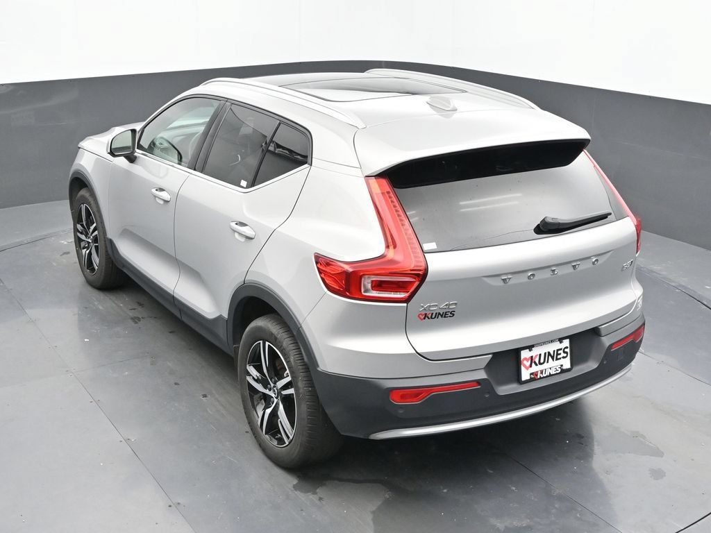 Used 2024 Volvo XC40 B5 Core AWD/4WD image 40