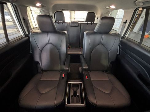 Used 2025 Toyota Grand Highlander FWD image 38