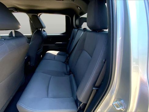 Used 2025 Toyota Tacoma SR5 AWD/4WD image 21