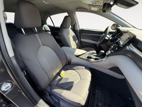 Used 2021 Toyota Camry LE w/ Convenience Package image 19