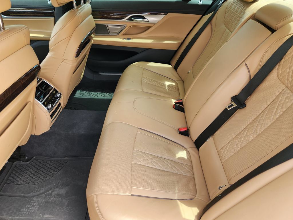Used 2022 BMW 740i w/ Premium Package RWD image 31