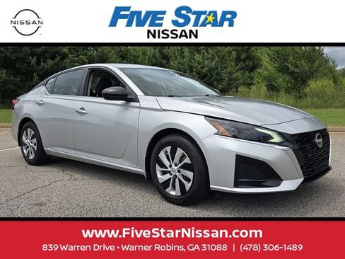 Used 2025 Nissan Altima 2.5 S FWD image 1