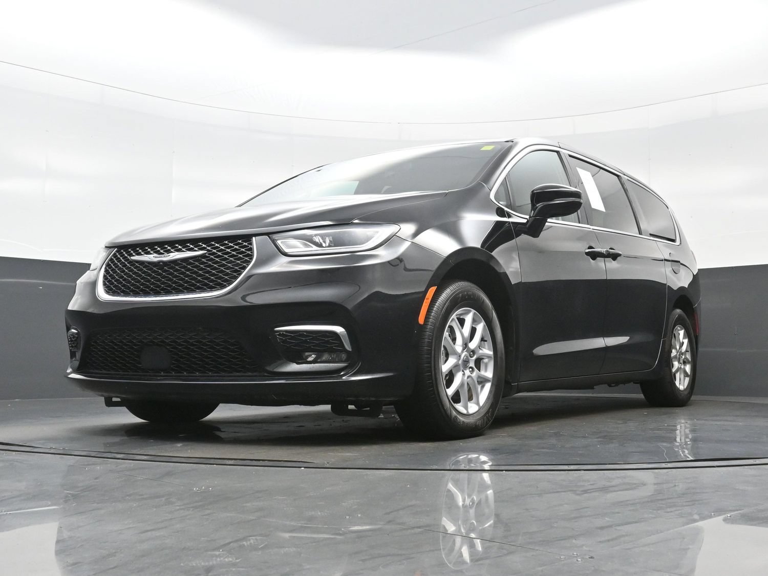 Used 2024 Chrysler Pacifica Touring FWD image 30