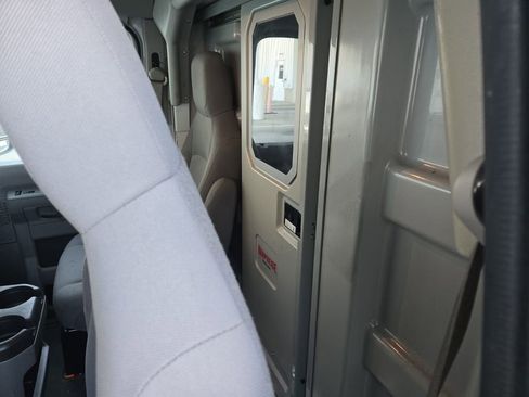 Used 2019 Ford E-350 and Econoline 350 Super Duty w/ Power Windows & Locks Group image 17