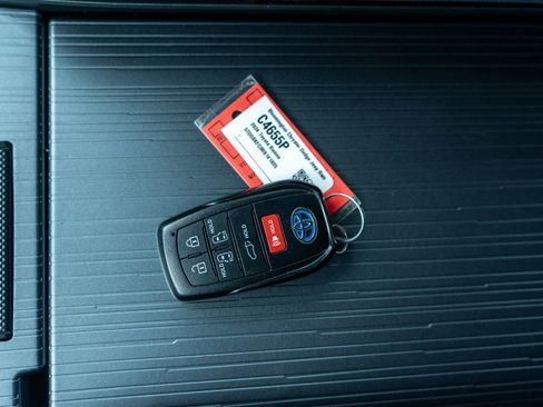 Used 2024 Toyota Sienna XSE image 31