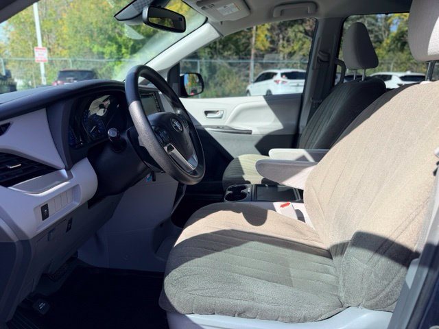 Used 2018 Toyota Sienna LE FWD image 7