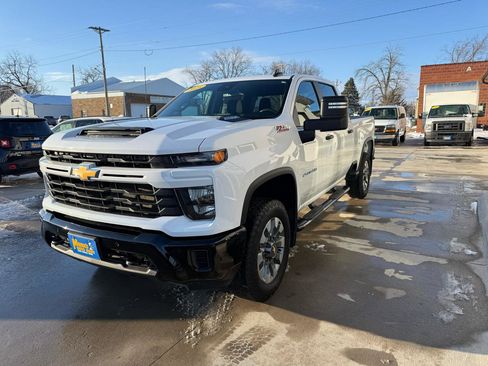 Used 2025 Chevrolet Silverado 2500 Custom w/ Custom Value Package image 3