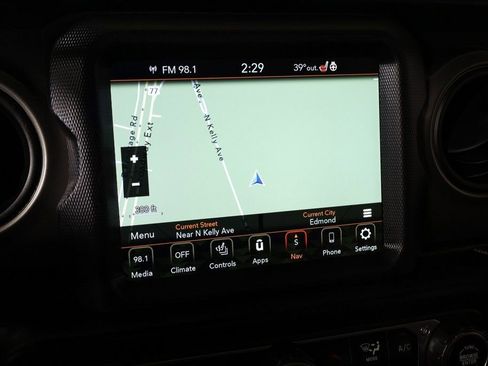 Used 2023 Jeep Gladiator Sport image 7