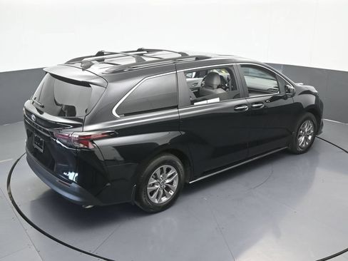 Used 2025 Toyota Sienna XLE w/ XLE Plus Package FWD image 55