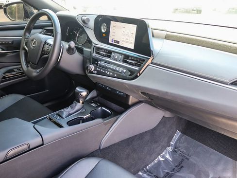Used 2025 Lexus ES 300h w/ Premium Package FWD image 16