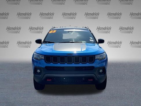 Used 2025 Jeep Compass Trailhawk w/ Trailer Tow Group AWD/4WD image 10