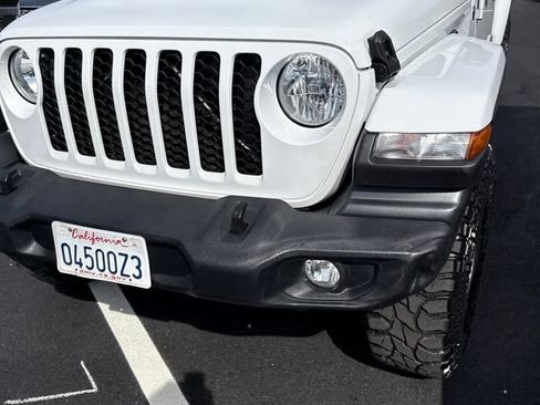 Used 2022 Jeep Gladiator Sport AWD/4WD image 2