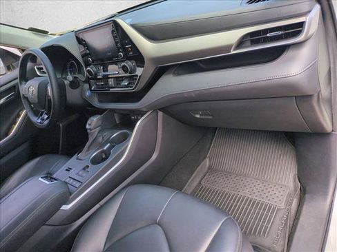 Certified 2020 Toyota Highlander XLE AWD/4WD image 22