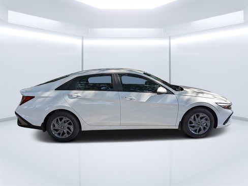 New 2025 Hyundai Elantra Blue image 2