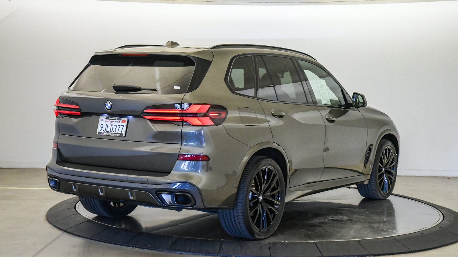 Certified 2024 BMW X5 xDrive40i w/ M Sport Package AWD/4WD image 5