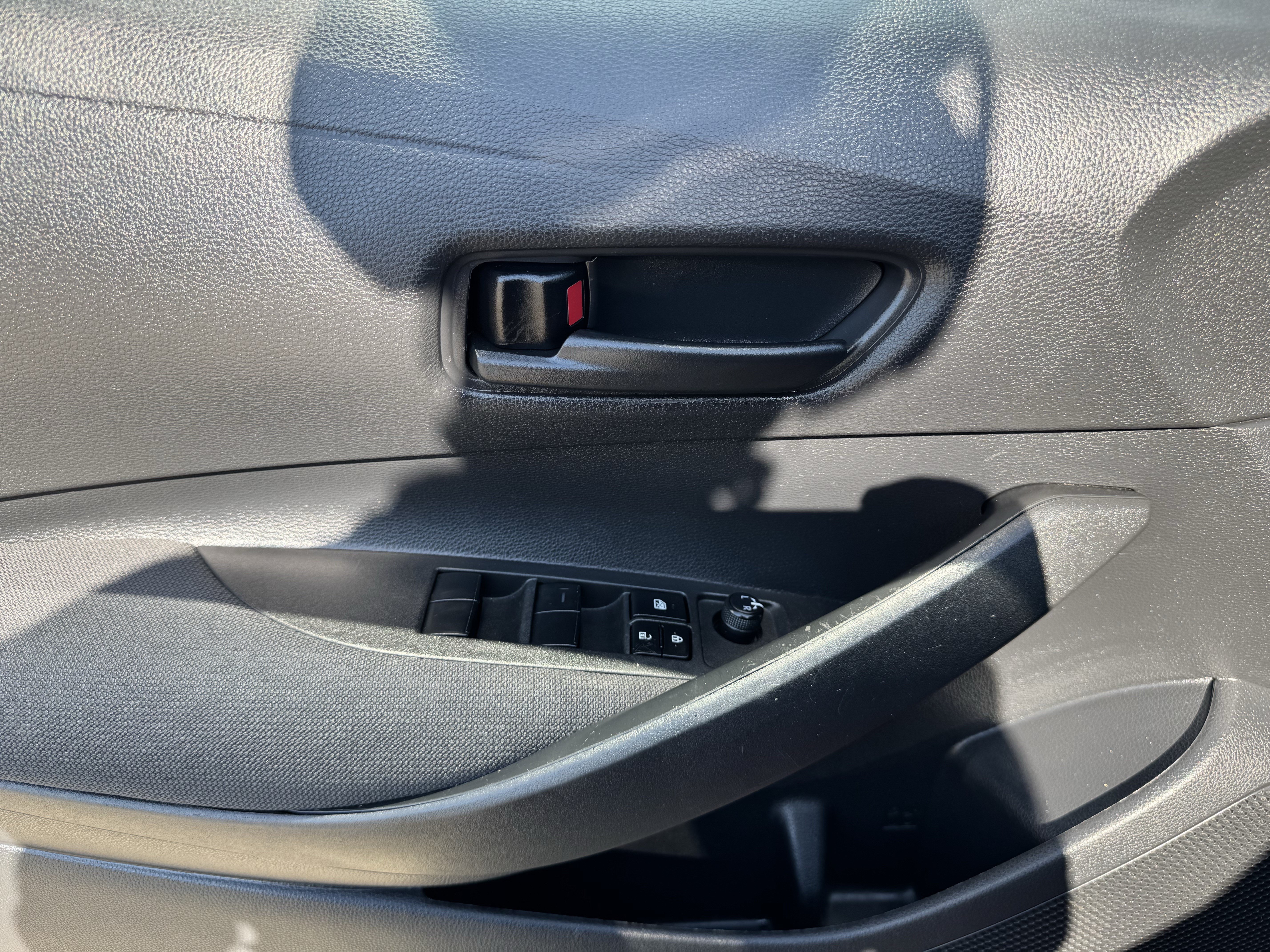 Used 2022 Toyota Corolla LE FWD image 14