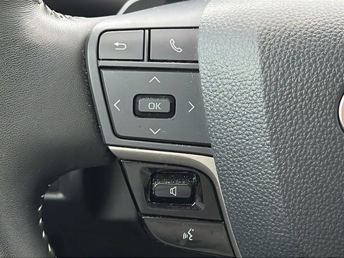 Used 2025 Toyota Camry SE w/ Multimedia Upgrade Package FWD image 18